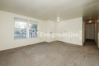 7320 Kirkview Dr in Dayton, OH - Building Photo - Building Photo