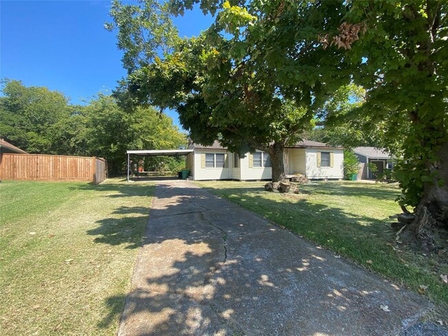property at 332 Greenbriar Dr