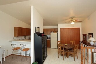 Cold Spring Villas in Neenah, WI - Foto de edificio - Building Photo