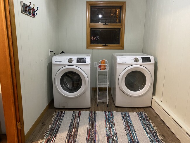 610 Pawling Ave, Unit Floor 1 in Troy, NY - Building Photo - Building Photo