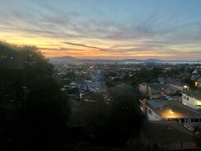 2505 Mira Vista Dr, Unit 2 in El Cerrito, CA - Foto de edificio - Building Photo