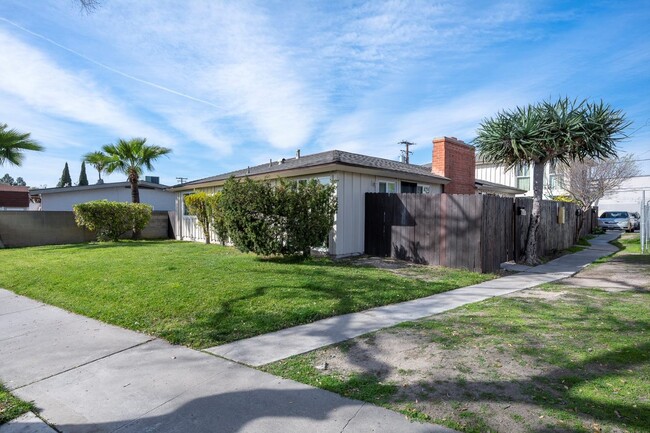 9861 Belfast Dr in Garden Grove, CA - Building Photo - Building Photo