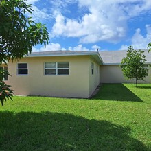 455 Bayberry Dr in West Palm Beach, FL - Building Photo - Building Photo