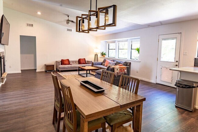 7006 Bill Hughes Rd in Austin, TX - Building Photo - Building Photo
