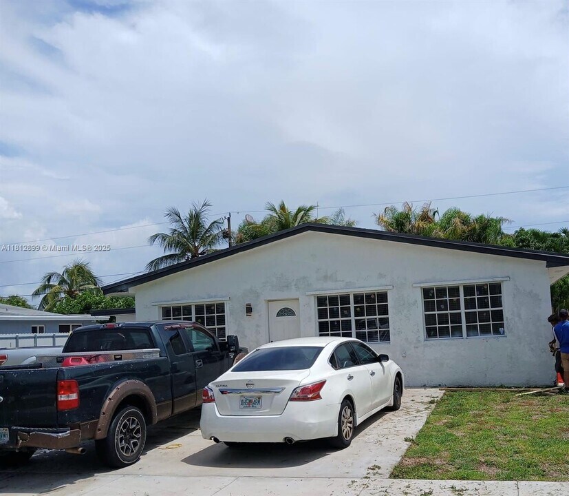 9845 SW 212th St in Cutler Bay, FL - Building Photo