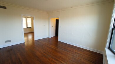 2638 N Milwaukee Ave, Unit 2 in Chicago, IL - Building Photo - Building Photo