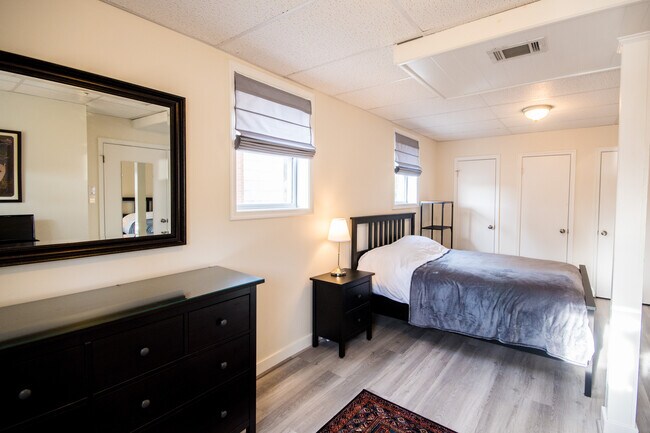 706 Rockland Ave, Unit B in Charlottesville, VA - Foto de edificio - Building Photo