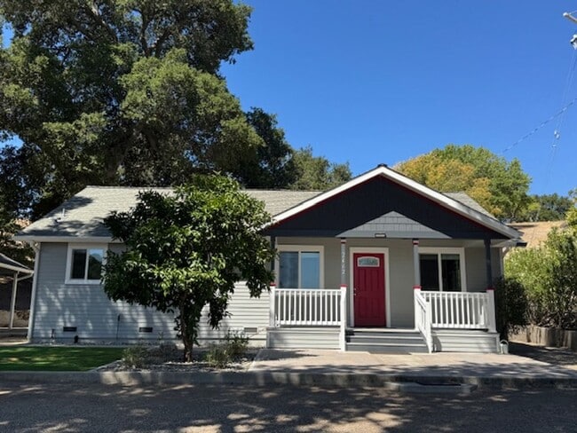 property at 2462 Cielo Vista Rd