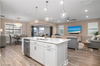 20463 Pebble Gln Dr in Estero, FL - Foto de edificio - Building Photo