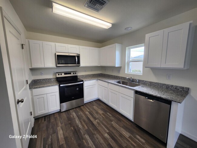 3424 E Gator Cir in Cape Coral, FL - Building Photo - Building Photo