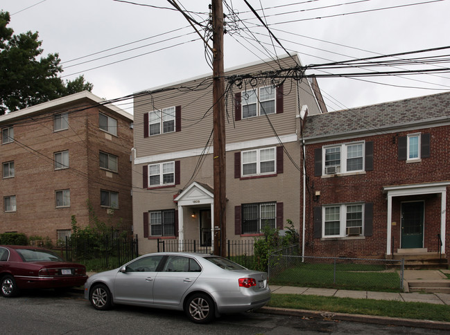 1609 17th St SE in Washington, DC - Foto de edificio - Building Photo