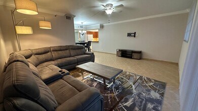 3300 W Rolling Hills Cir, Unit 708 in Davie, FL - Building Photo - Building Photo