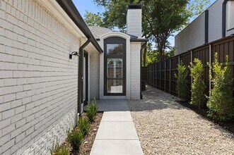 5020 Thunder Rd in Dallas, TX - Building Photo - Building Photo