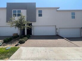 9905 Kaspar Dr in Laredo, TX - Building Photo