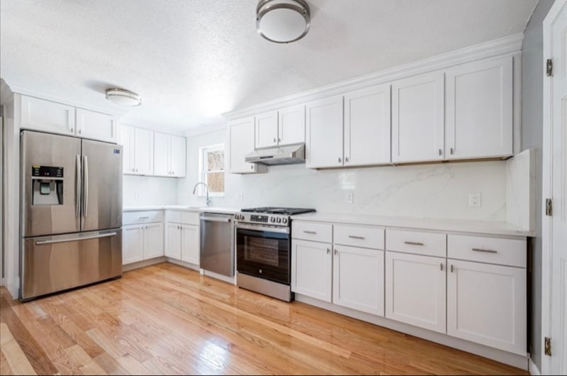 1172 Whitman St in Hanson, MA - Building Photo