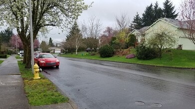 1625 NW 31st Ave in Camas, WA - Foto de edificio - Building Photo