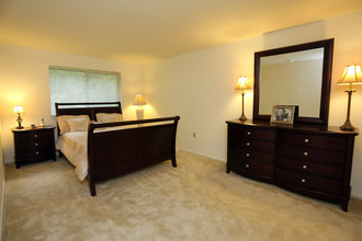 Woods Edge Apartments in Rockville, MD - Building Photo - Interior Photo