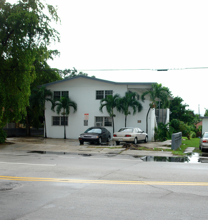 30 NE 71st St in Miami, FL - Building Photo