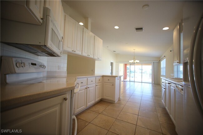 7558 Rozzini Ln in Naples, FL - Building Photo - Building Photo