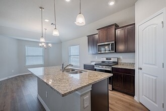 1014 Davy St in Brenham, TX - Building Photo - Building Photo