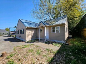 4553 NE 105th Ave in Portland, OR - Building Photo