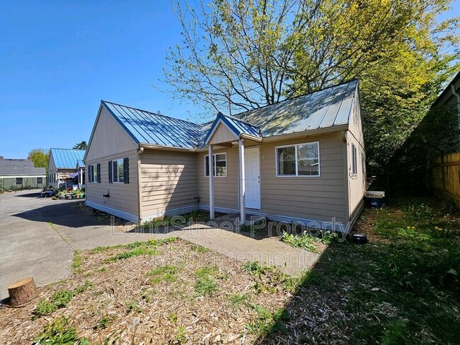 4553 NE 105th Ave in Portland, OR - Building Photo - Building Photo