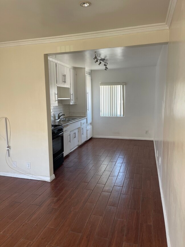 2925 E Artesia Blvd in Long Beach, CA - Foto de edificio - Building Photo