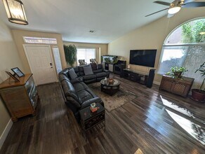 7435 Falcon Rock Dr in Las Vegas, NV - Building Photo - Building Photo