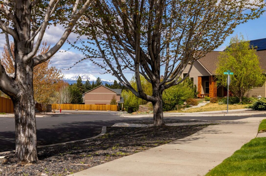 63394 Tristar Drive in Bend, OR - Building Photo