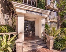8455 Fountain Ave in West Hollywood, CA - Building Photo - Building Photo