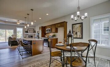 16070 Hadan Dr in Bennington, NE - Building Photo - Building Photo