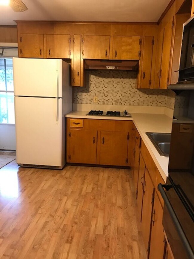 649 Chester River Beach Rd in Grasonville, MD - Building Photo - Building Photo