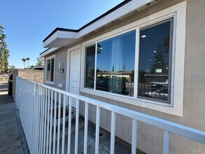 1056 N Lincoln St in Orange, CA - Building Photo - Building Photo
