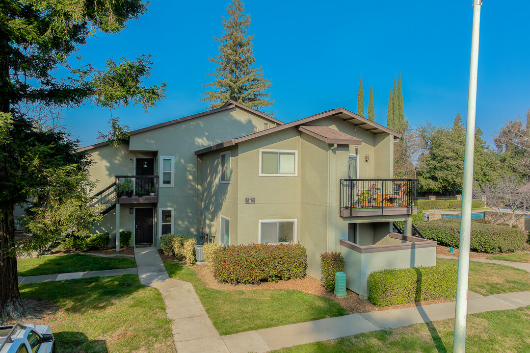 Villa San Juan Condo in Sacramento, CA - Building Photo