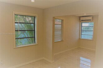 2140 SW 25th St in Miami, FL - Building Photo - Building Photo