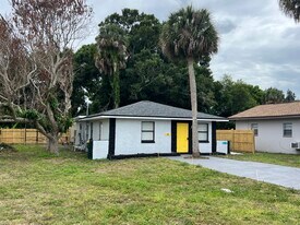 545 Easy St in Merritt Island, FL - Building Photo