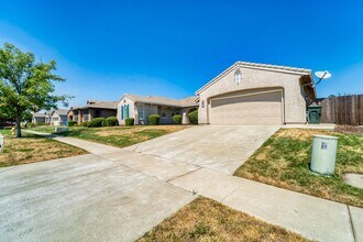 1117 Broken Spur Way in Plumas Lake, CA - Foto de edificio - Building Photo