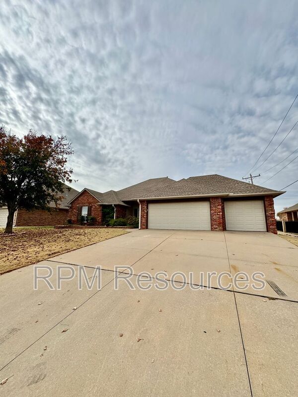 11917 Wickford Pl in Yukon, OK - Building Photo - Building Photo