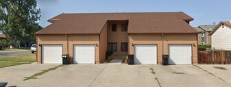369-375 Westchester Square S in Billings, MT - Building Photo