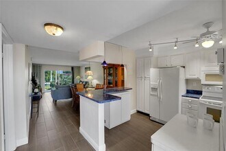 8980 S Hollybrook Blvd in Pembroke Pines, FL - Building Photo - Building Photo