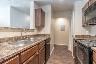 Ash Lane Apartments in Euless, TX - Foto de edificio - Building Photo