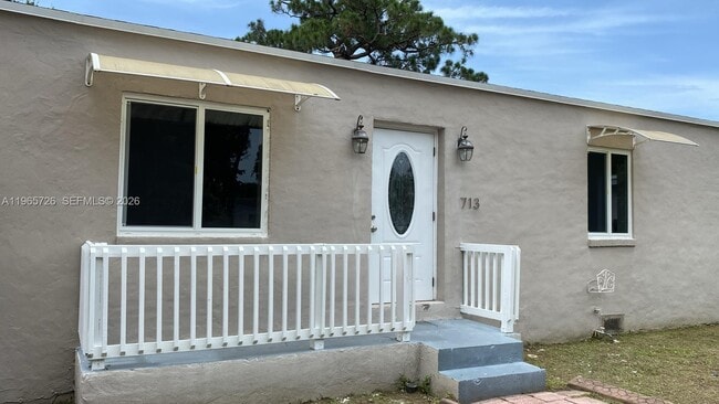 713 SW 10th St in Fort Lauderdale, FL - Building Photo - Building Photo