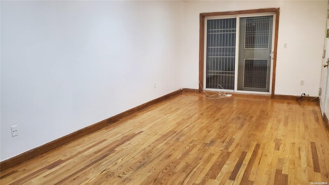 71-67 161st St-Unit -2Fl in Queens, NY - Foto de edificio - Building Photo