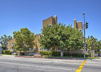 Paramount Villas in Paramount, CA - Foto de edificio - Building Photo