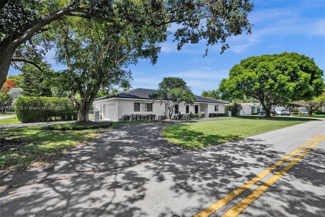 7941 SW 143rd St in Palmetto Bay, FL - Building Photo