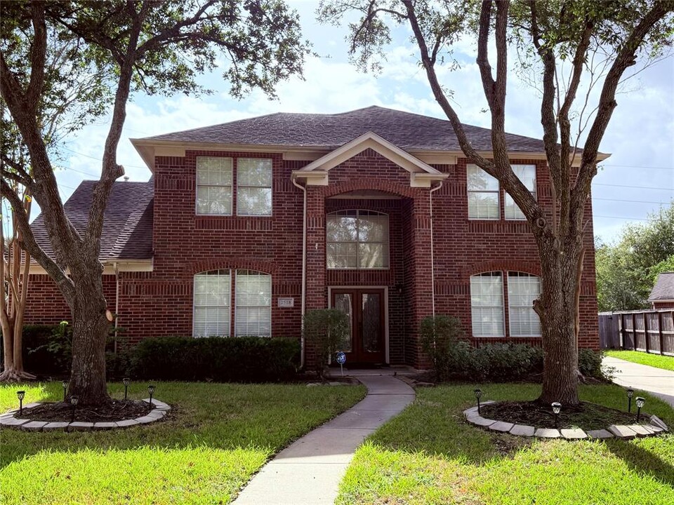 2518 Justina Ct in Sugar Land, TX - Foto de edificio