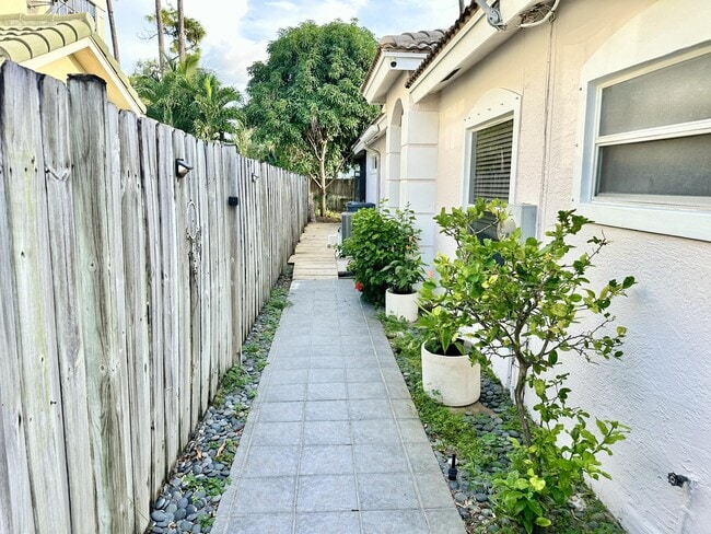 702 Via Toscana in Wellington, FL - Building Photo - Building Photo