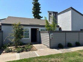 1313 Floyd Ave in Modesto, CA - Building Photo