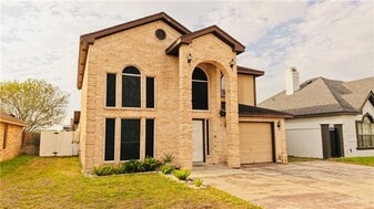 19 West Dr in Pharr, TX - Building Photo