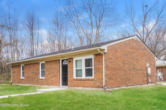 8907 Beechcreek Dr in Louisville, KY - Building Photo - Building Photo